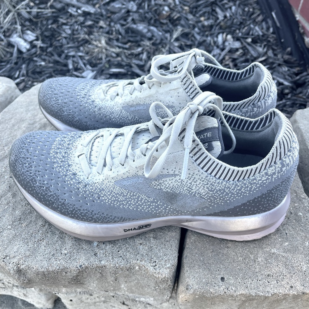 Brooks Levitate 2 women’s 8.5 B lace up running shoes